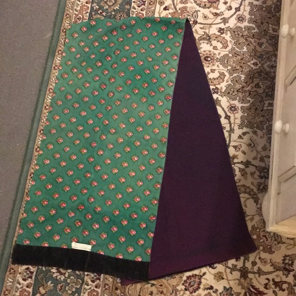 Authentic Switzerland 🇨🇭 shoulder wrap. - Picture 2 of 8